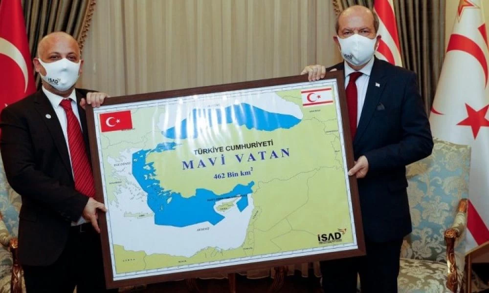 Προκλητικός ο Τατάρ: Εμφανίστηκε με χάρτη της «Γαλάζιας Πατρίδας»